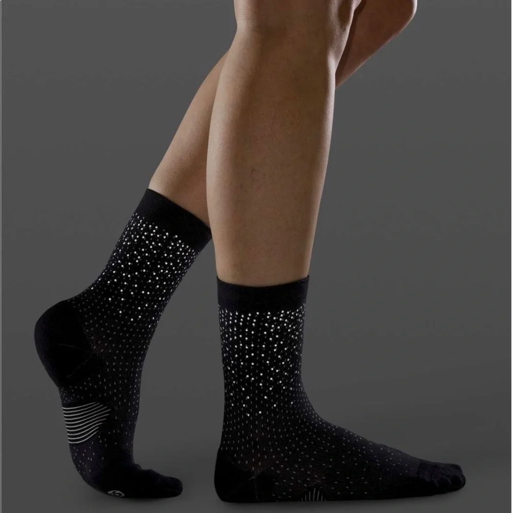 Lululemon Speed Quarter Sock *Reflective in Black / Vapor